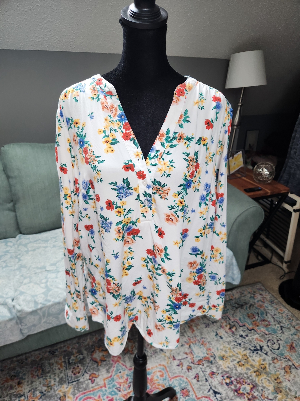 F&F White Floral V-Neck Long Sleeve Blouse Size 16 Pretty Great Condition